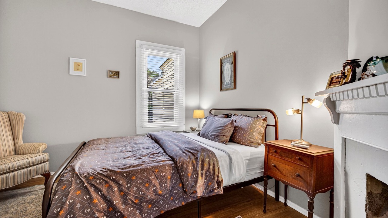 Photo of Bedroom in Beach Institute
