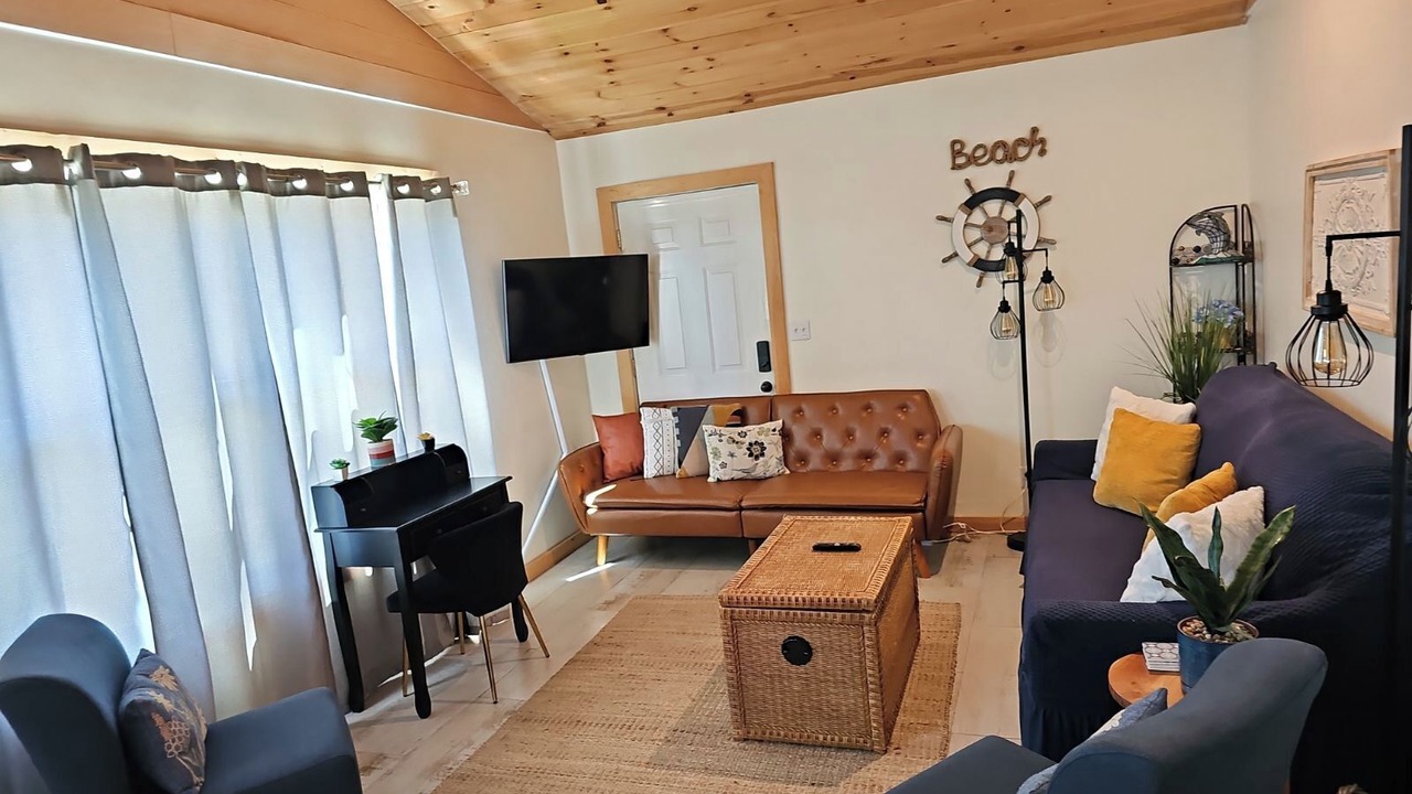 Photo of Livingroom in Bayview