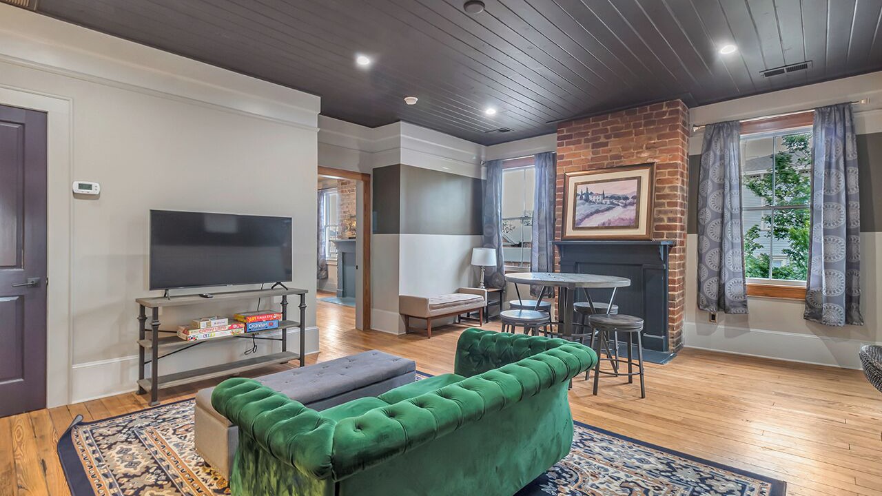 Photo of Livingroom in Savannah Victorian District