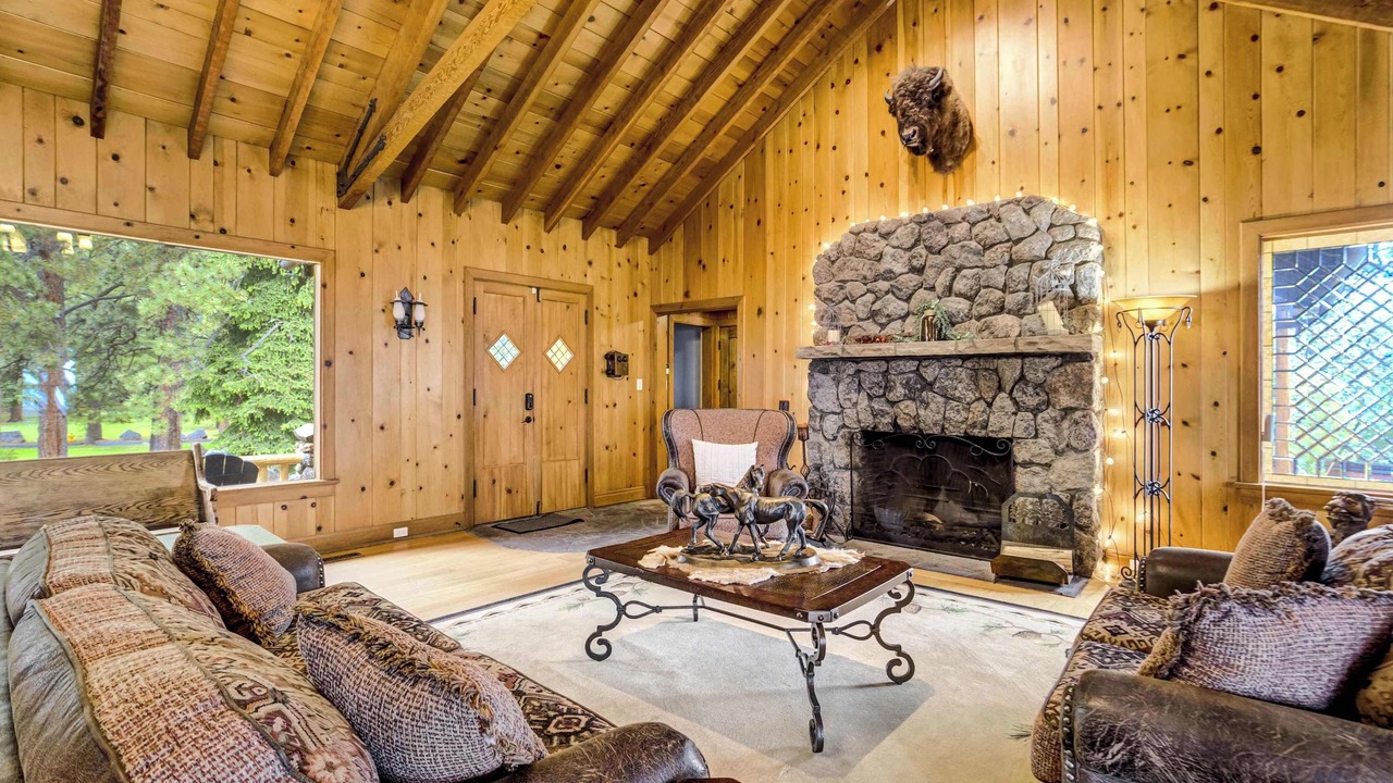 Photo of Livingroom in Southwest Colorado Springs