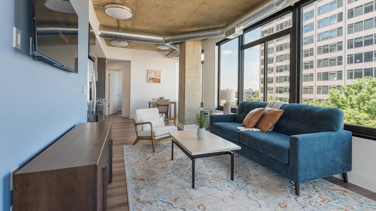 Photo of Livingroom in Baileys Crossroads