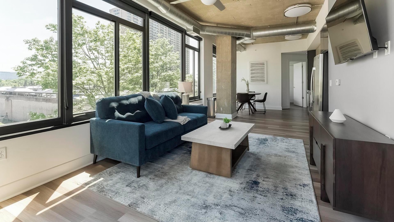 Photo of Livingroom in Baileys Crossroads