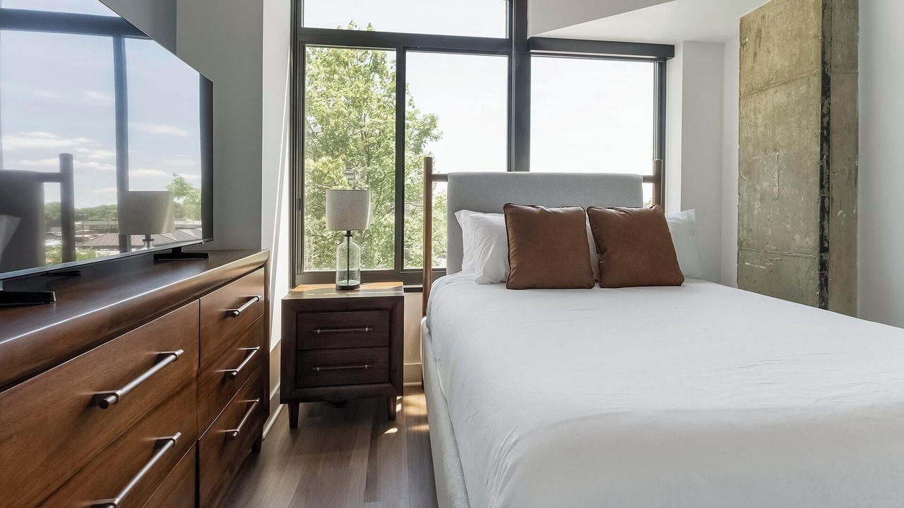Photo of Bedroom in Baileys Crossroads