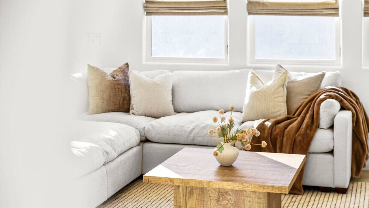Photo of Livingroom in Highland Hills