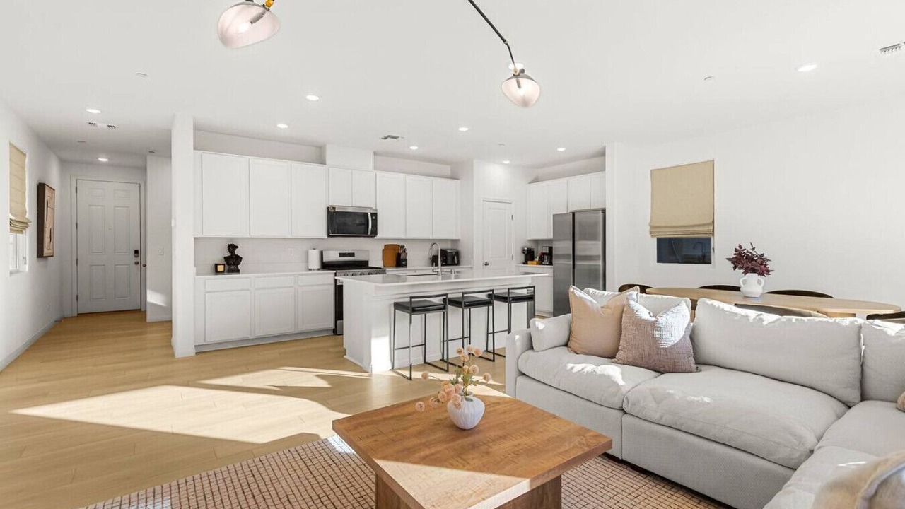 Photo of Livingroom in Highland Hills