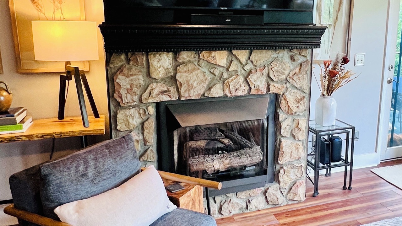 Photo of Livingroom in Seven Devils