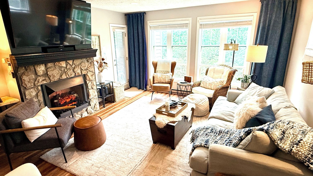 Photo of Livingroom in Seven Devils