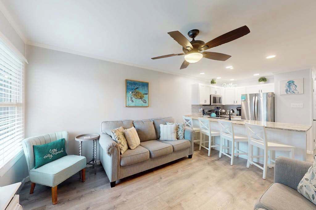 Photo of Livingroom in Caine Woods