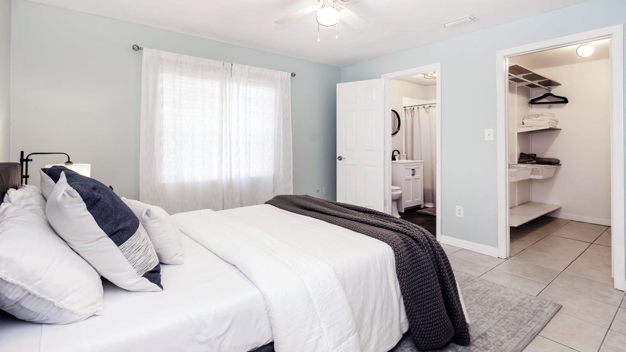 Photo of Bedroom in United Central