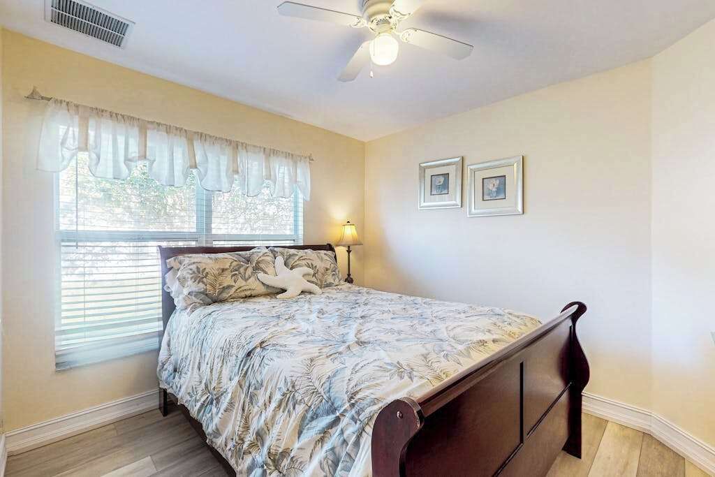 Photo of Bedroom in Beachwalk Isles