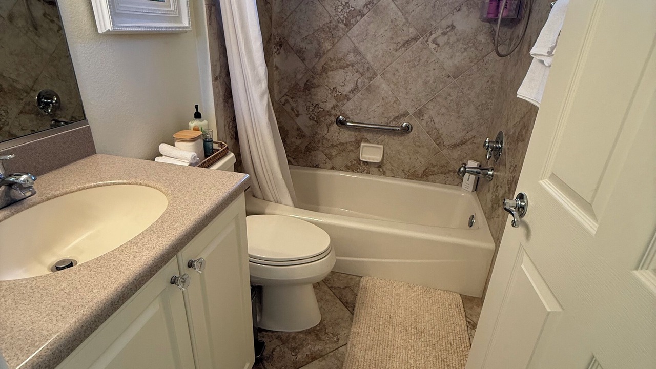Photo of Bathroom in Mallory Square