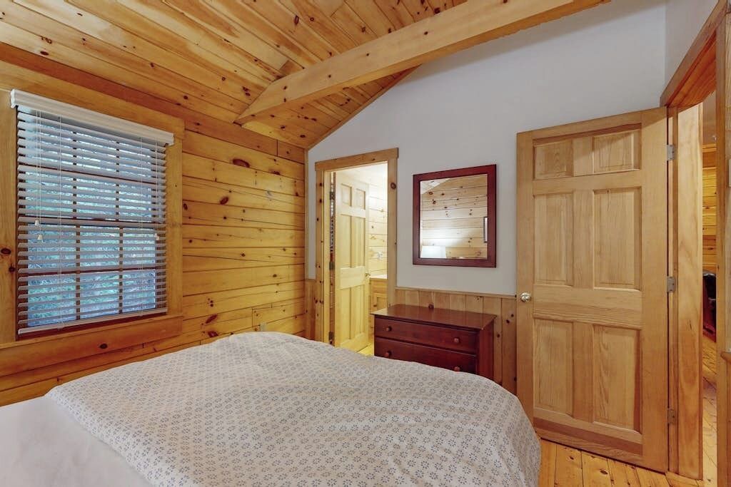 Photo of Bedroom in Northport