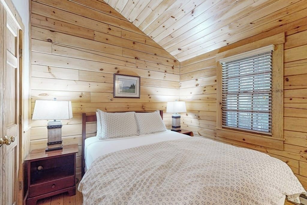 Photo of Bedroom in Northport