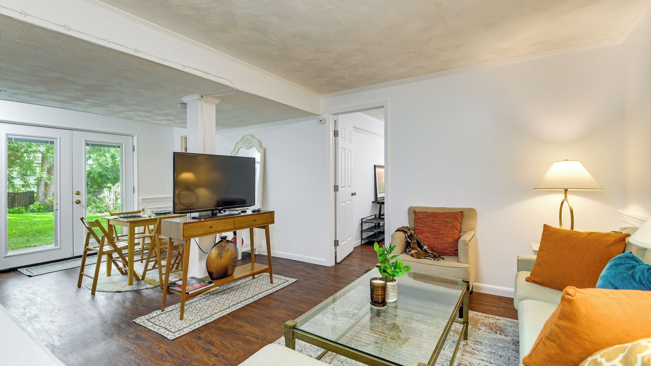 Photo of Livingroom in Aspen Hill