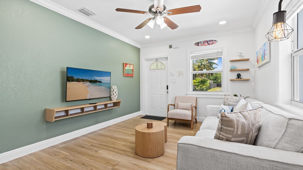 Photo of Livingroom in South Middle River
