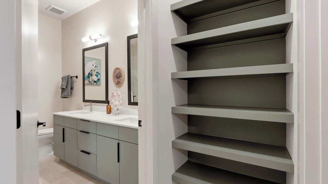 Photo of Bathroom in Metropolitan