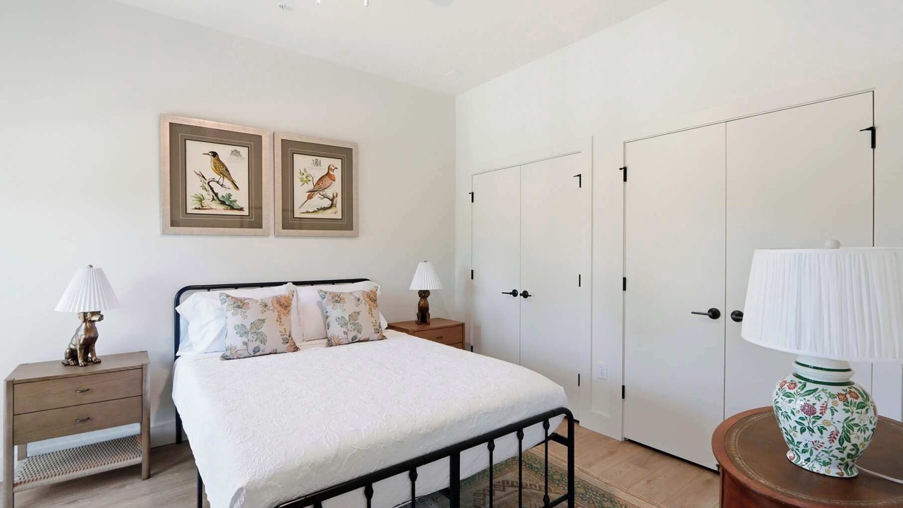 Photo of Bedroom in Metropolitan
