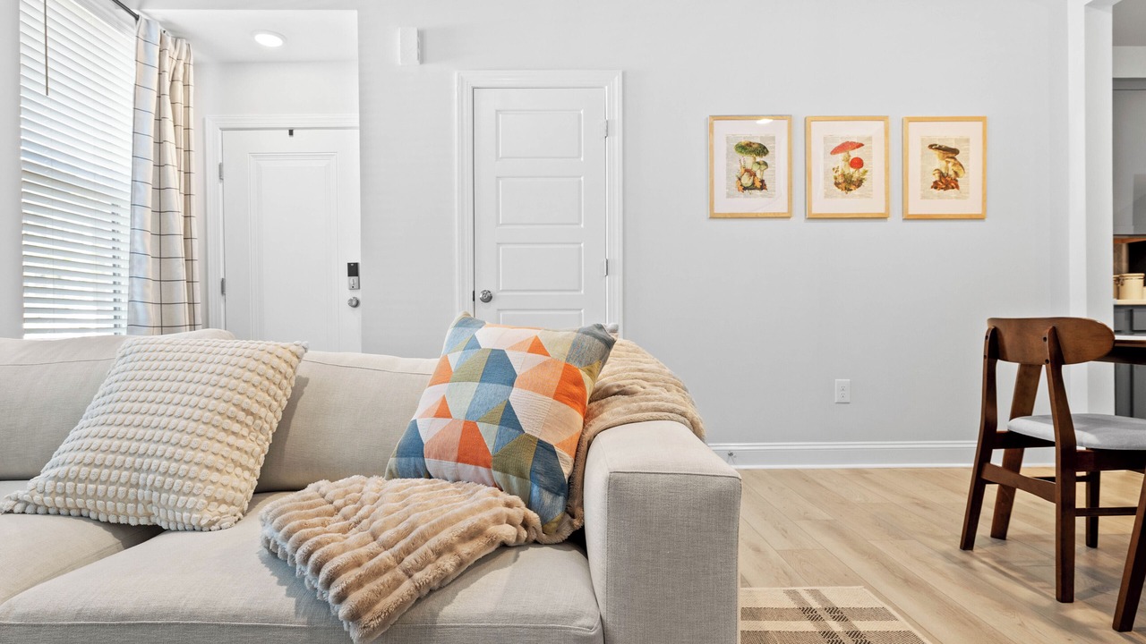 Photo of Livingroom in North Raleigh