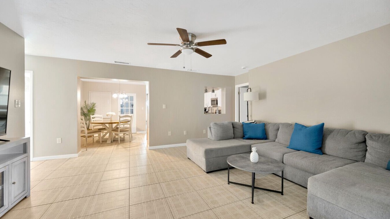 Photo of Livingroom in Gulf Gate Woods