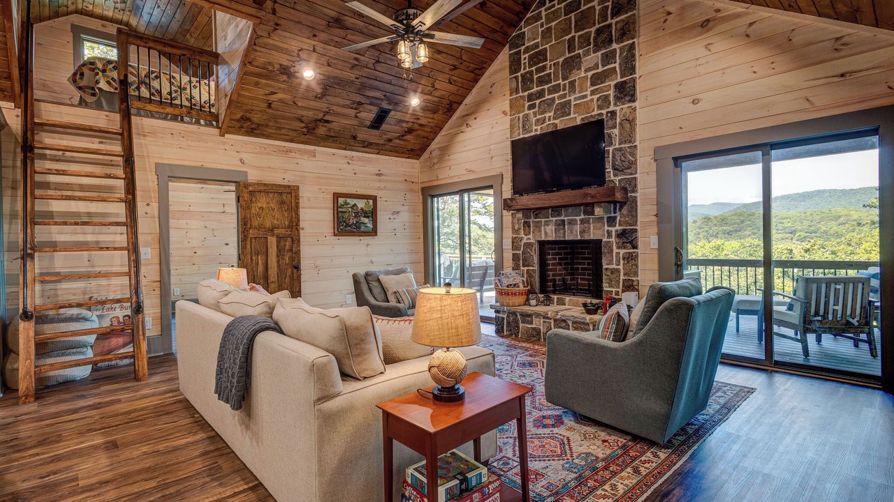 Photo of Livingroom in Clarkesville