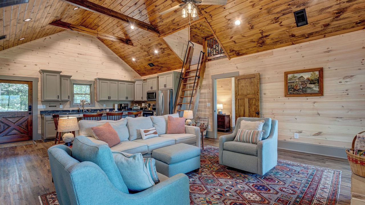 Photo of Livingroom in Clarkesville
