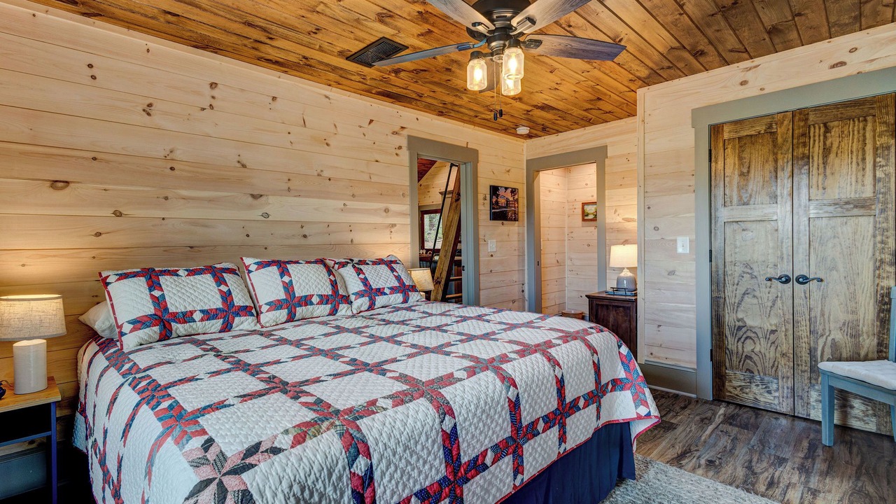 Photo of Bedroom in Clarkesville