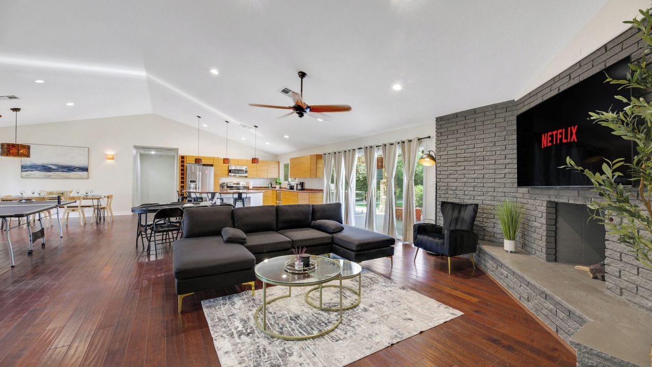 Photo of Livingroom in Quail Estates West