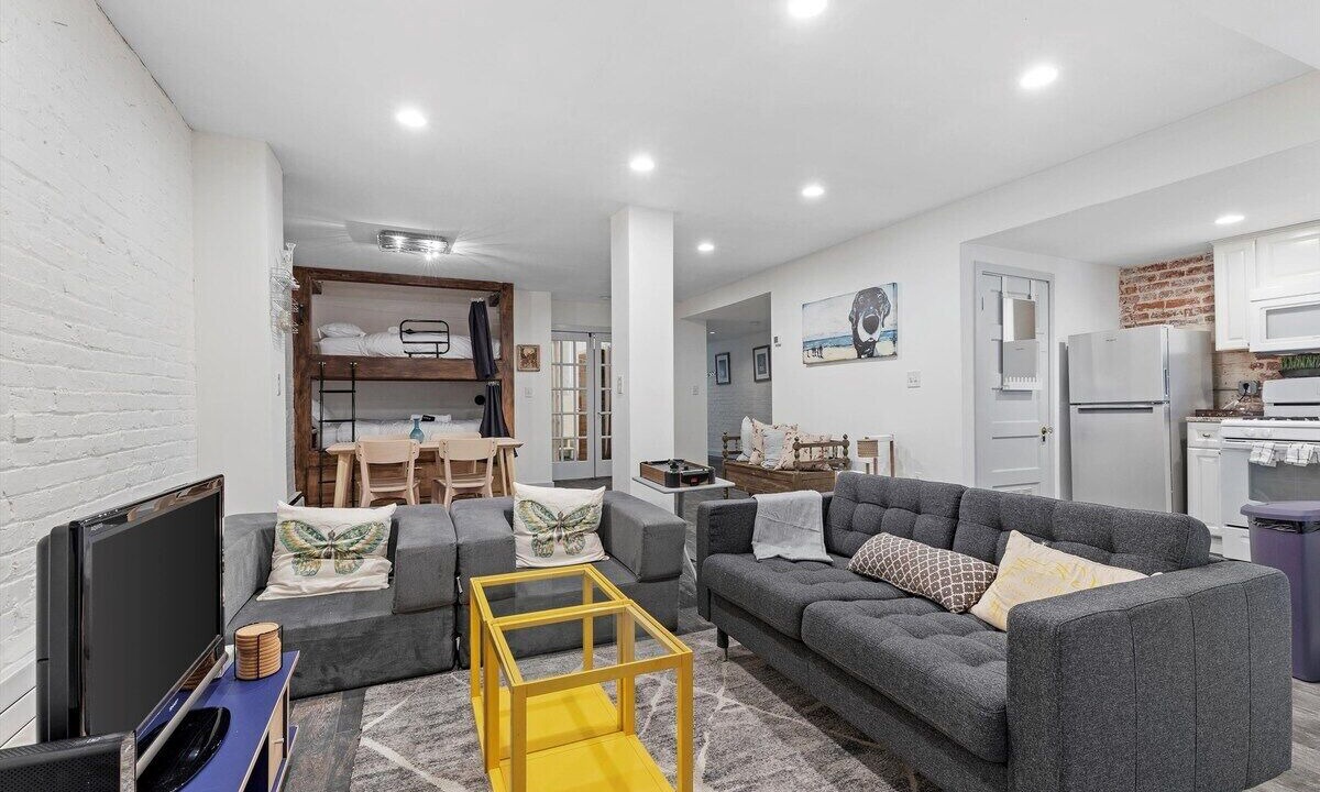Photo of Livingroom in Lanier Heights