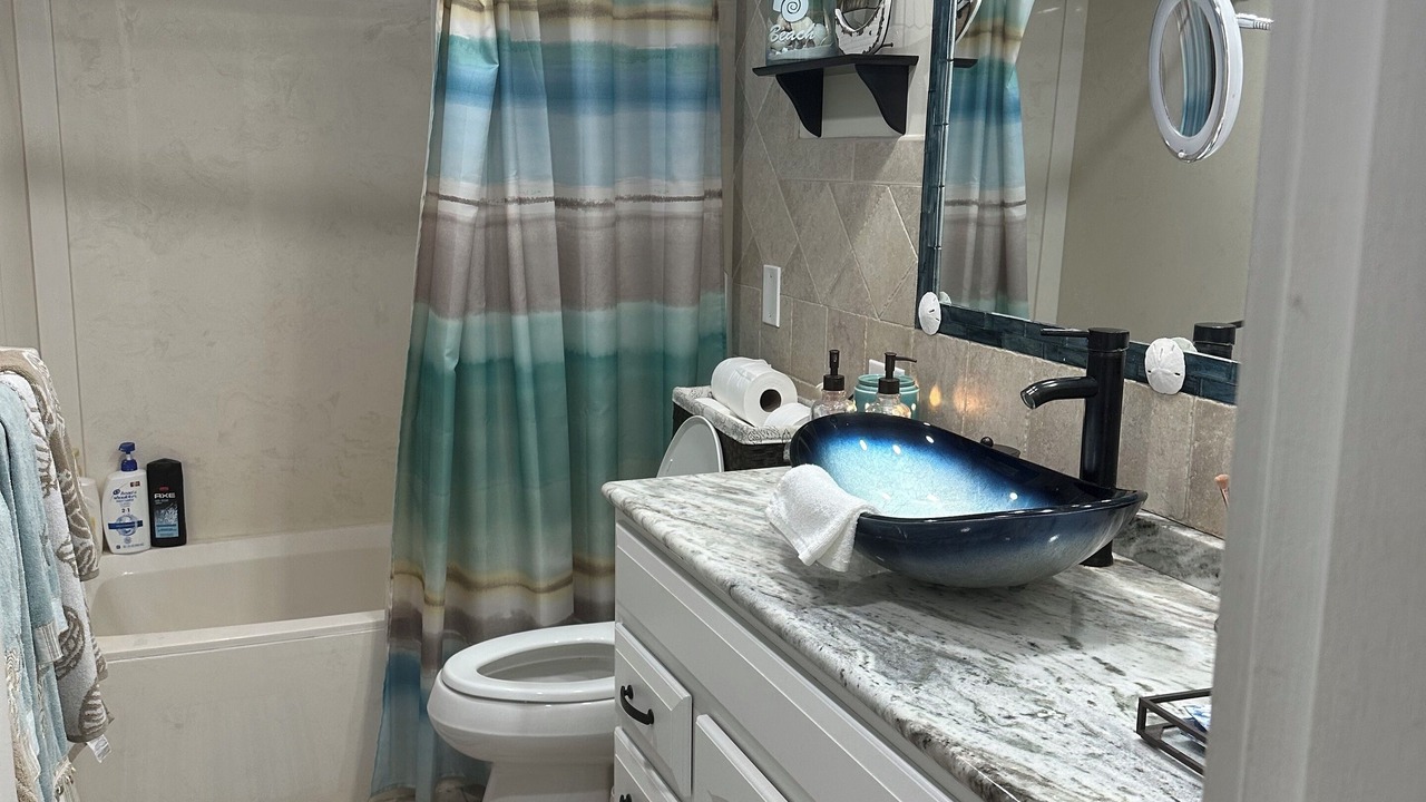 Photo of Bathroom in Caloosahatchee
