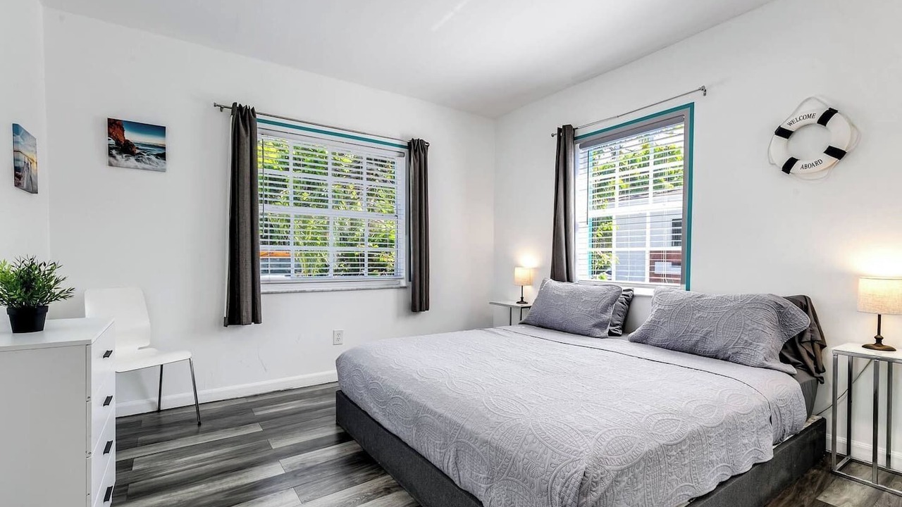 Photo of Bedroom in Downtown Hollywood