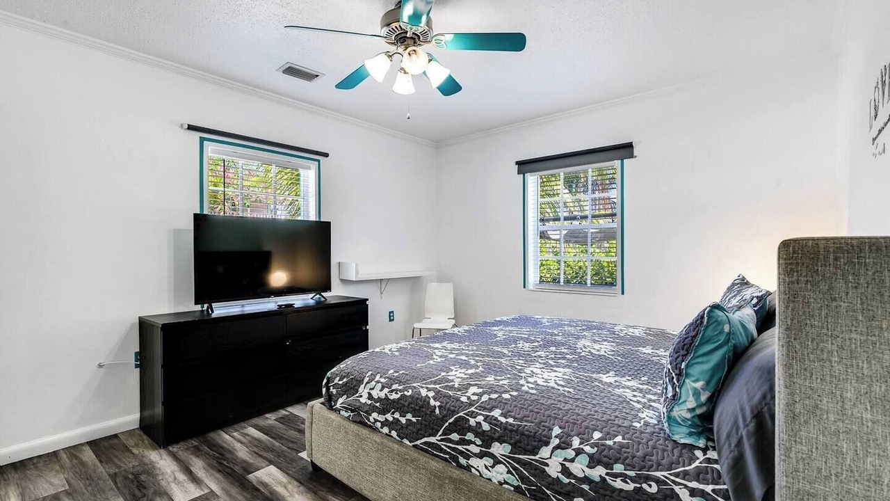 Photo of Bedroom in Downtown Hollywood