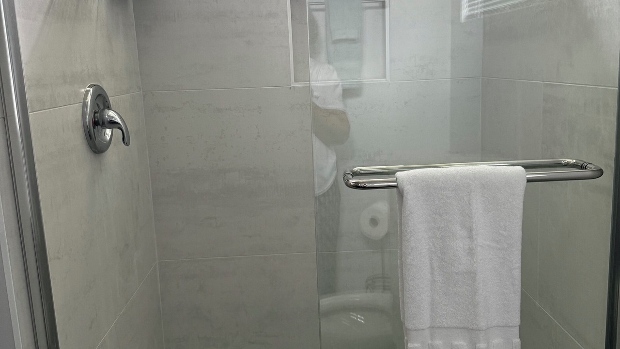 Photo of Bathroom in Thunderbolt