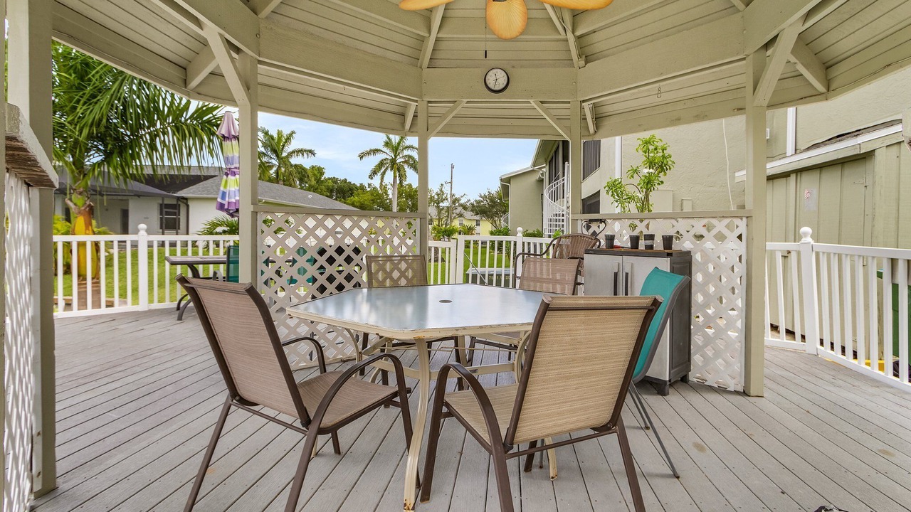 Photo of Outdoor in Pelican
