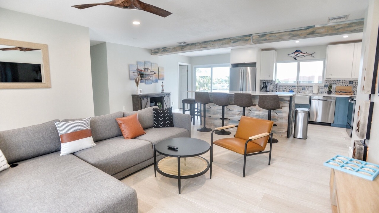 Photo of Livingroom in Edgewater