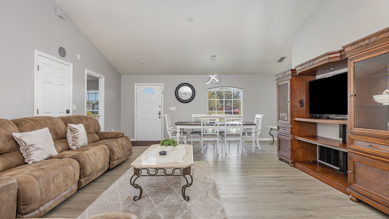 Photo of Livingroom in Sunridge Woods