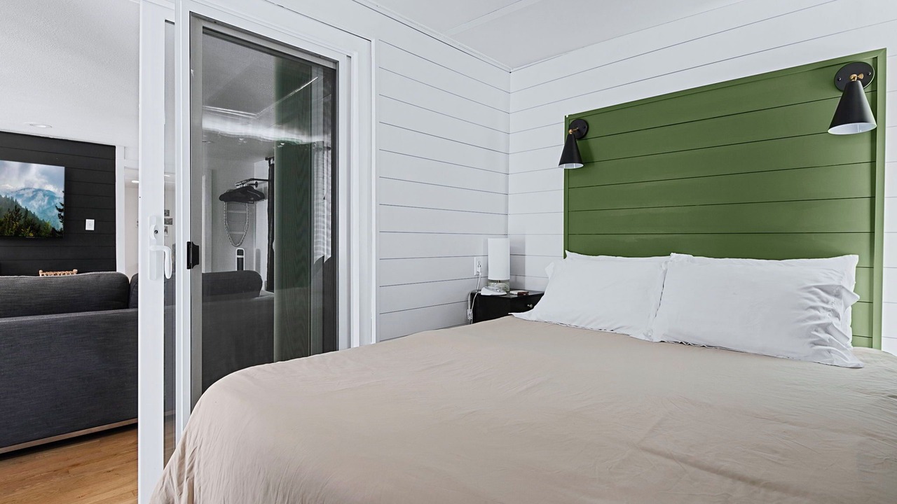 Photo of Bedroom in Depot Bench