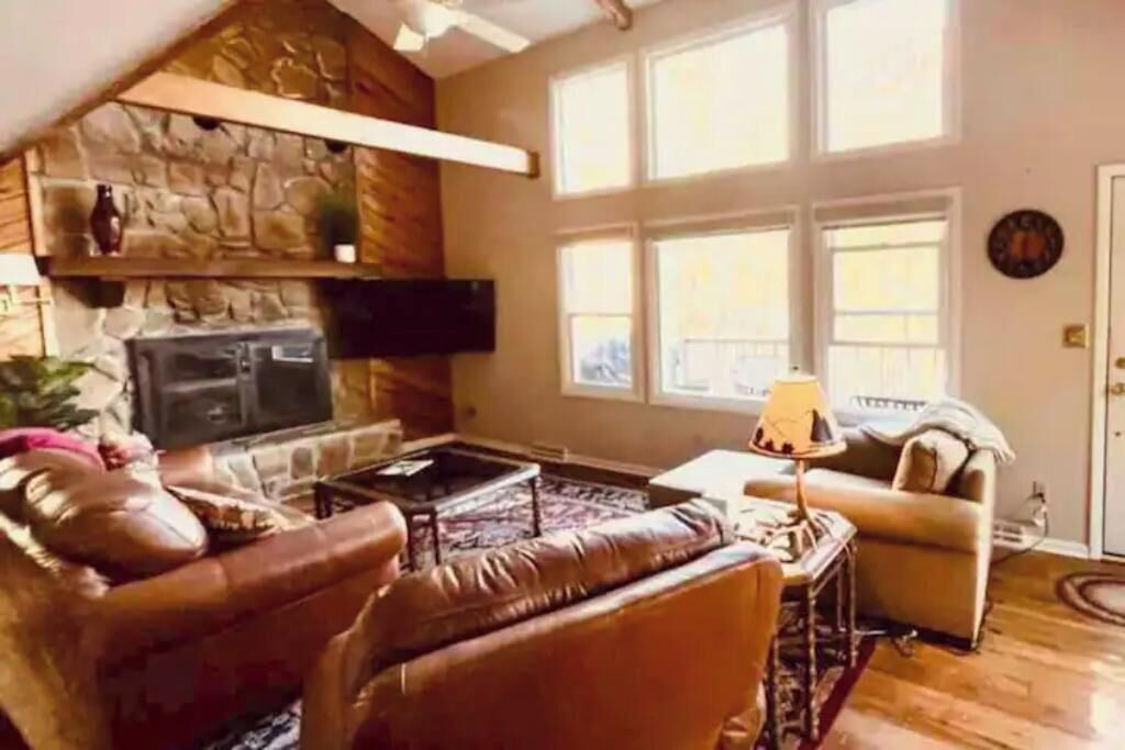 Photo of Livingroom in Seven Devils