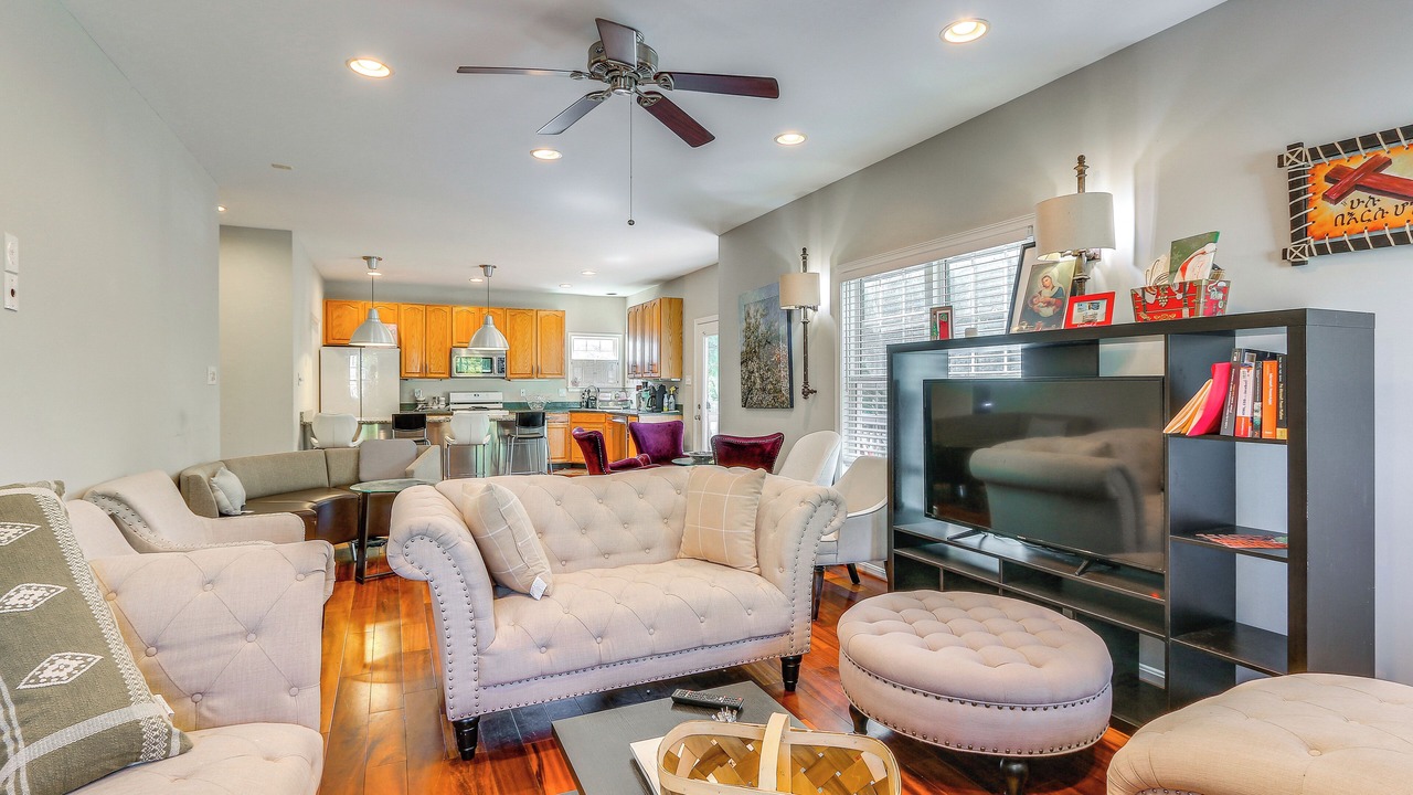 Photo of Livingroom in Point of Rocks