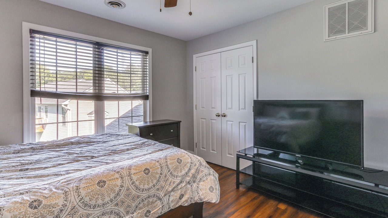 Photo of Bedroom in Point of Rocks