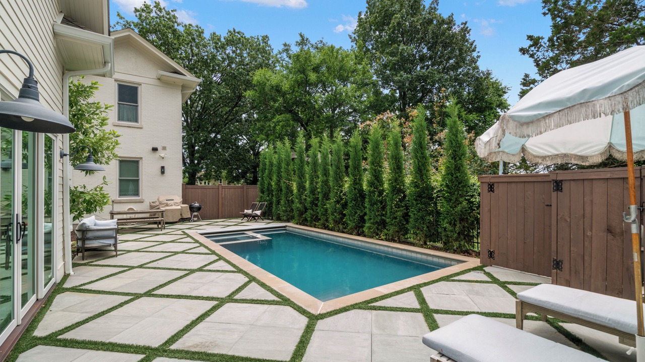 Photo of Outdoor in Belmont - Hillsboro