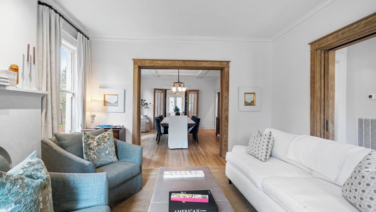 Photo of Livingroom in Belmont - Hillsboro