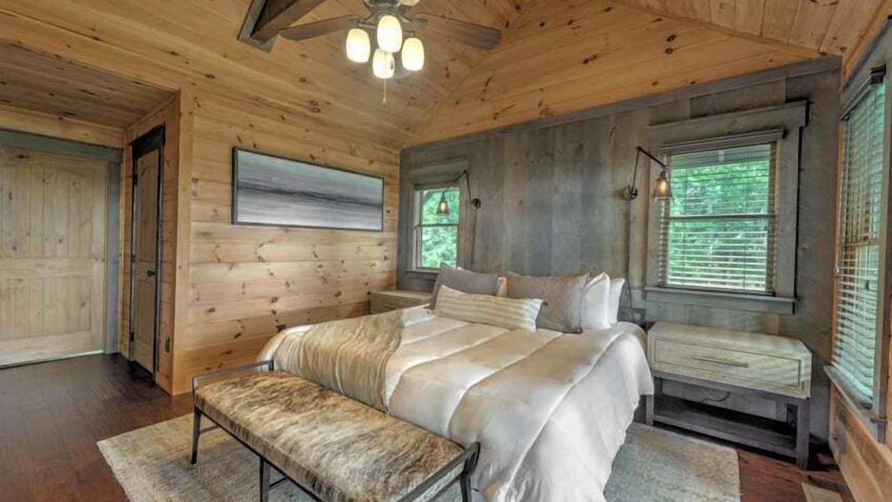 Photo of Bedroom in Raccoon Ridge