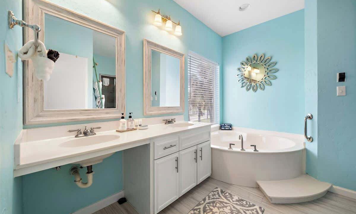 Photo of Bathroom in Indian Beach