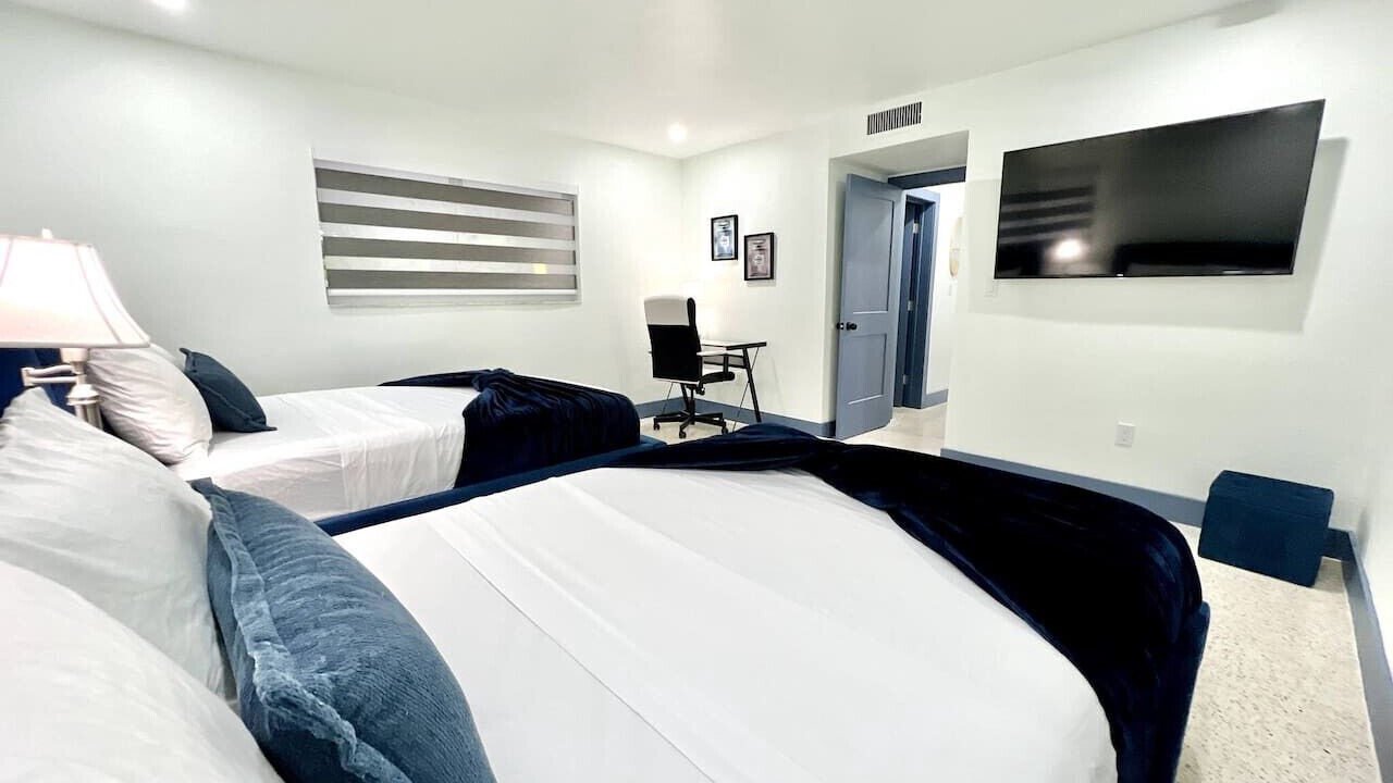 Photo of Bedroom in Ludlam