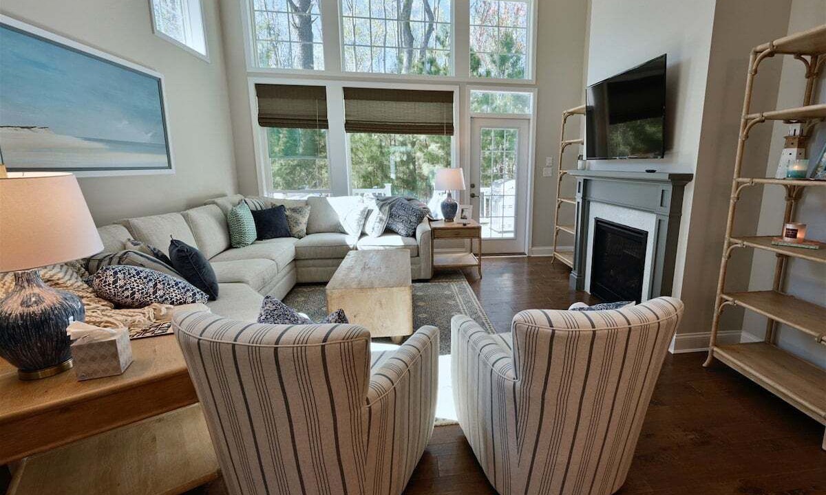 Photo of Livingroom in Bayside