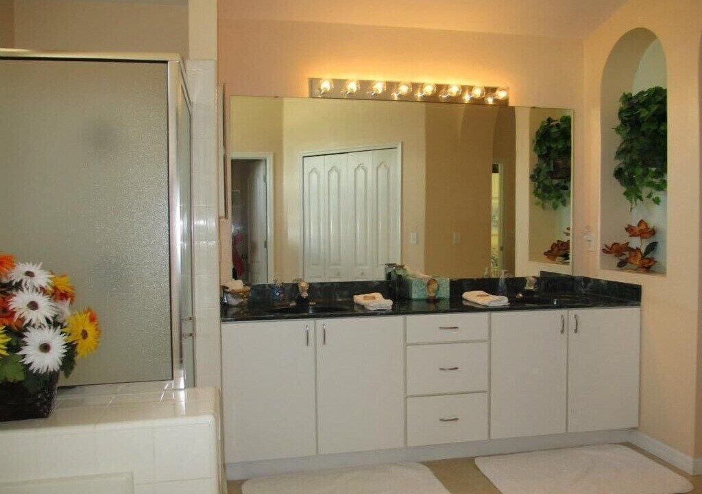 Photo of Bathroom in Lindfields