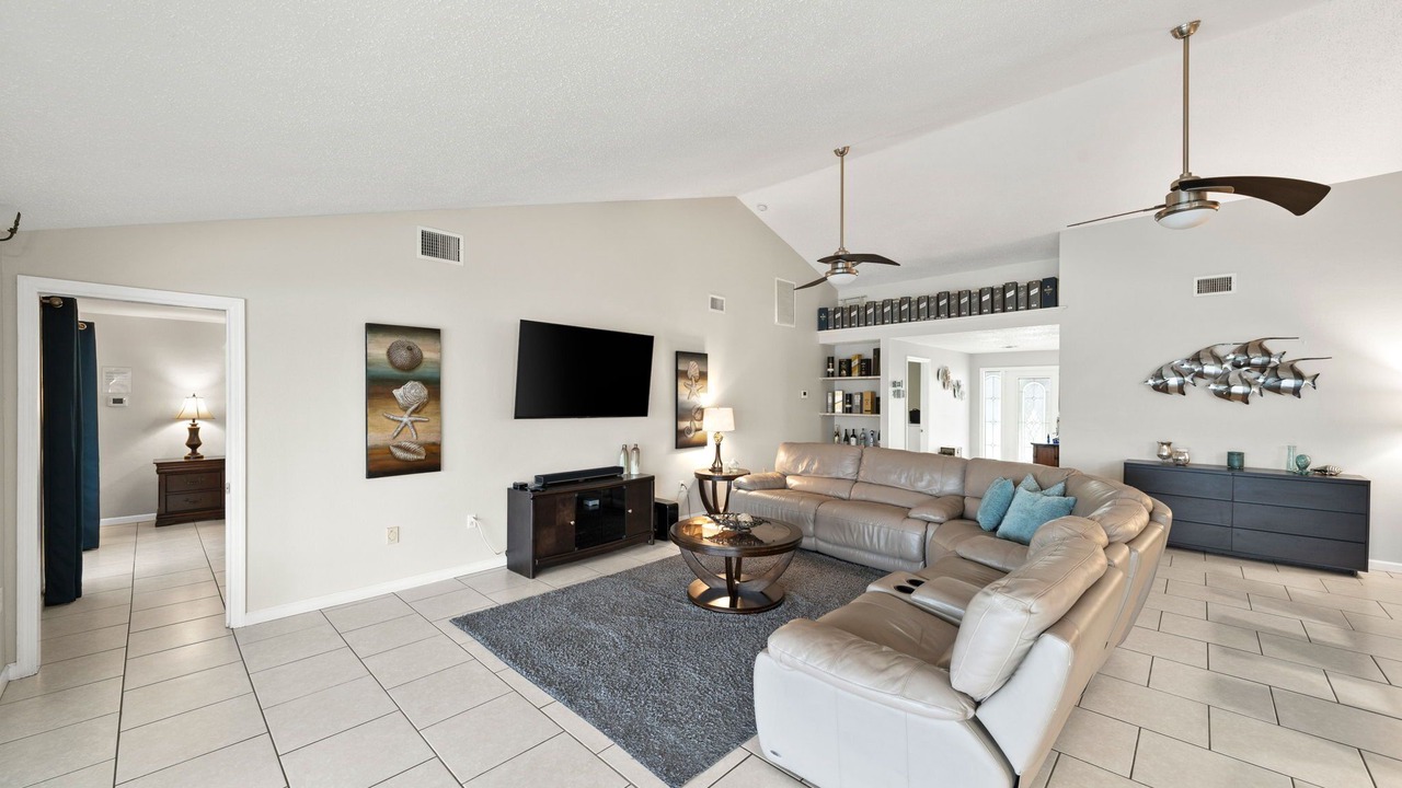 Photo of Livingroom in Yacht Club