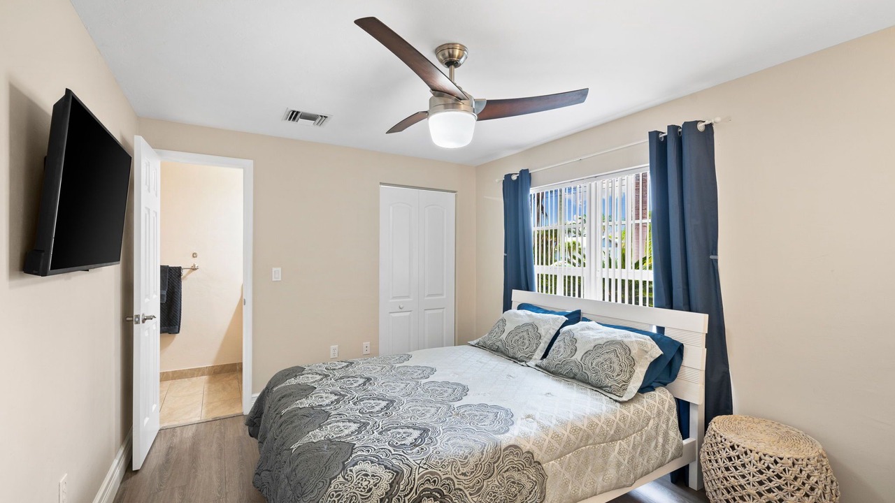 Photo of Bedroom in Yacht Club