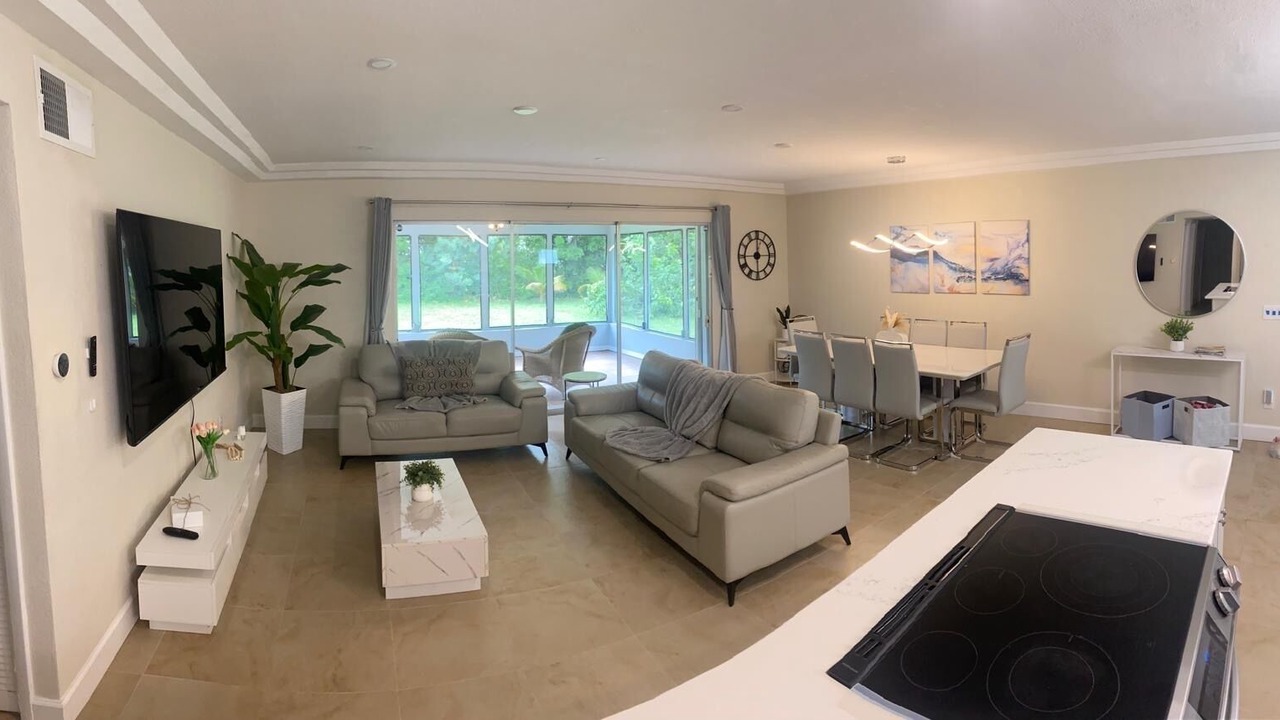 Photo of Livingroom in Yacht Club