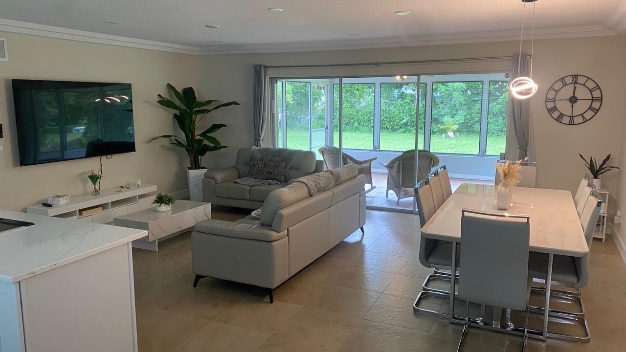 Photo of Livingroom in Yacht Club